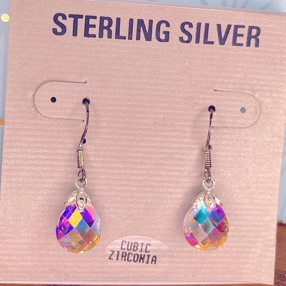 Jewelry - NWT Faceted Iridescent Drop Earrings